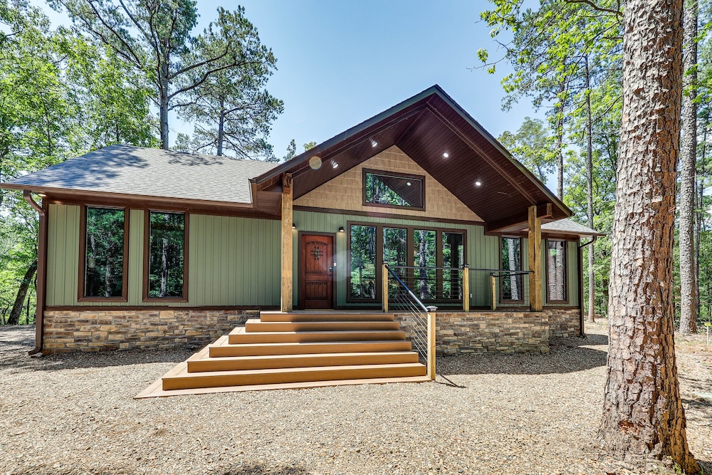 Big Cedar Vacation Rental w/ Deck & Hot Tub! view 4