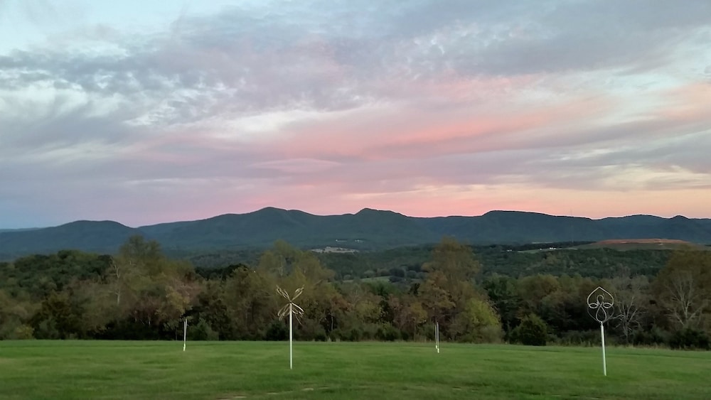 Lexington Vacations - DeHart Cabin - Property Image 14