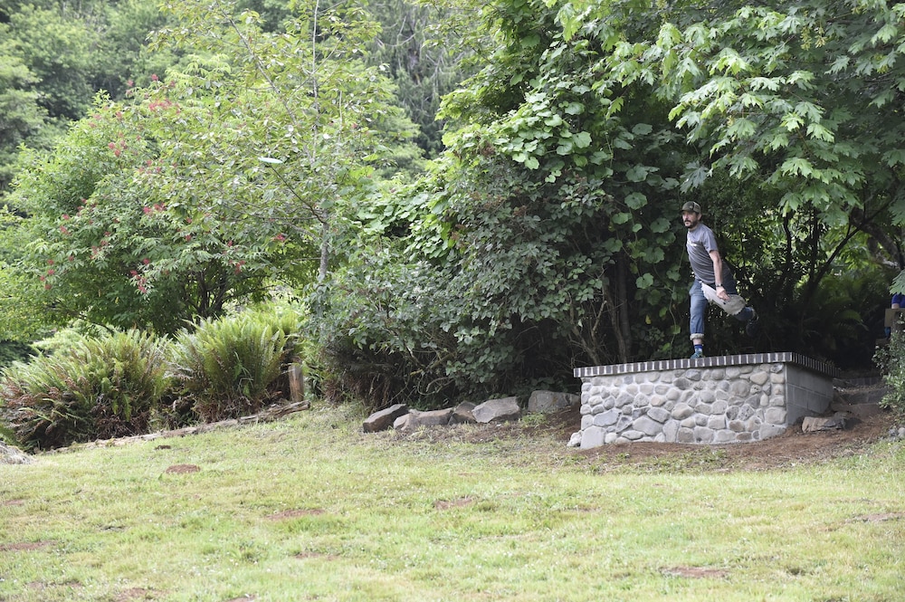 Lucky Mud Inn and Disc Golf Resort