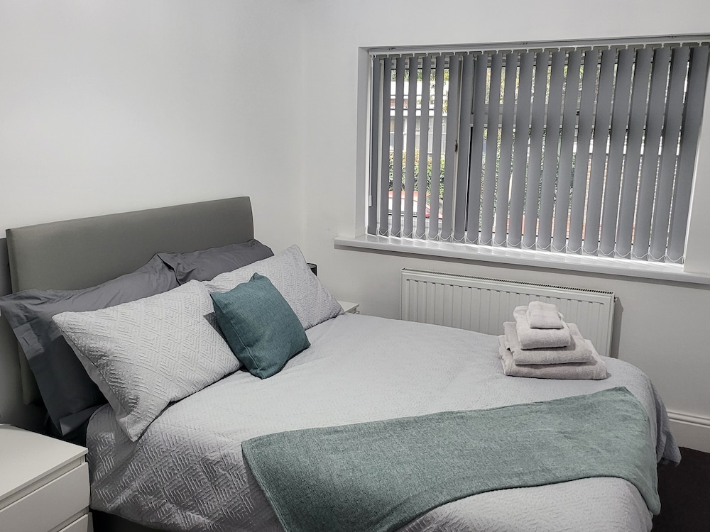 House - Sleeps 6 - Parking - Garden view 3