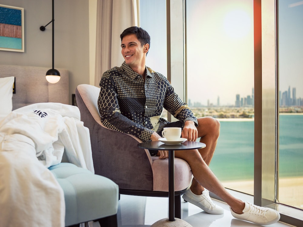 Th8 Palm Dubai Beach Resort, Vignette Collection by IHG