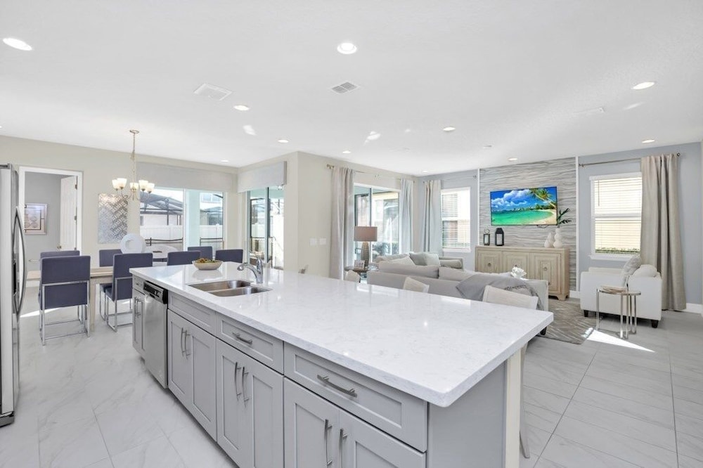 Florida Garden Luxury Home With Private Pool & Spa 6 Bedroom Villa