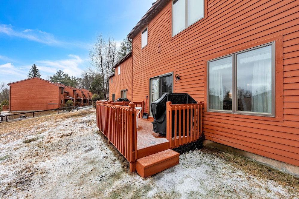 Santanoni 60h - Renovated Townhome With Privacy 2 Bedroom Townhouse by The Summit at Gore Mountain