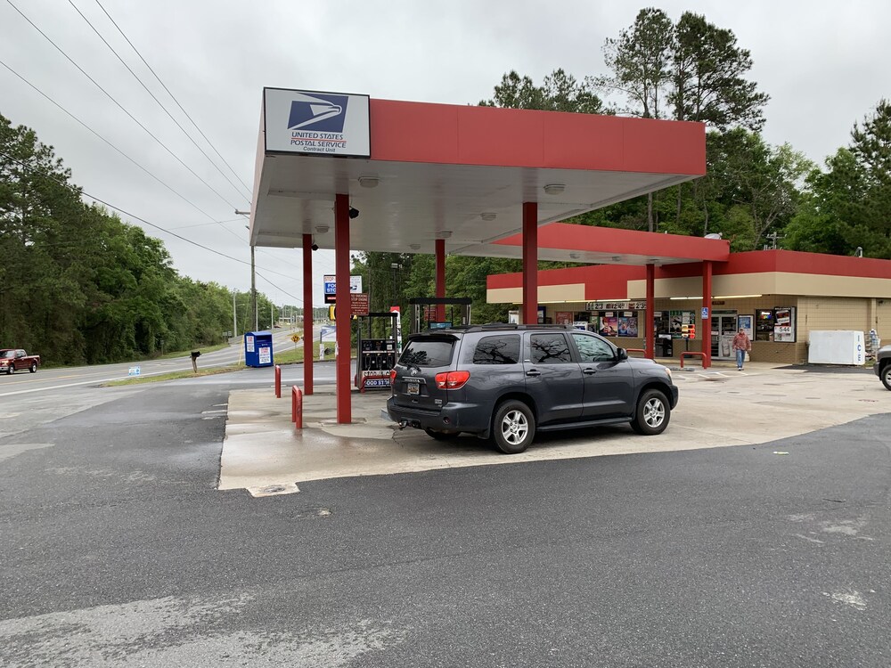 Lake City Vacations - Motel 8 Lake City - Property Image 8