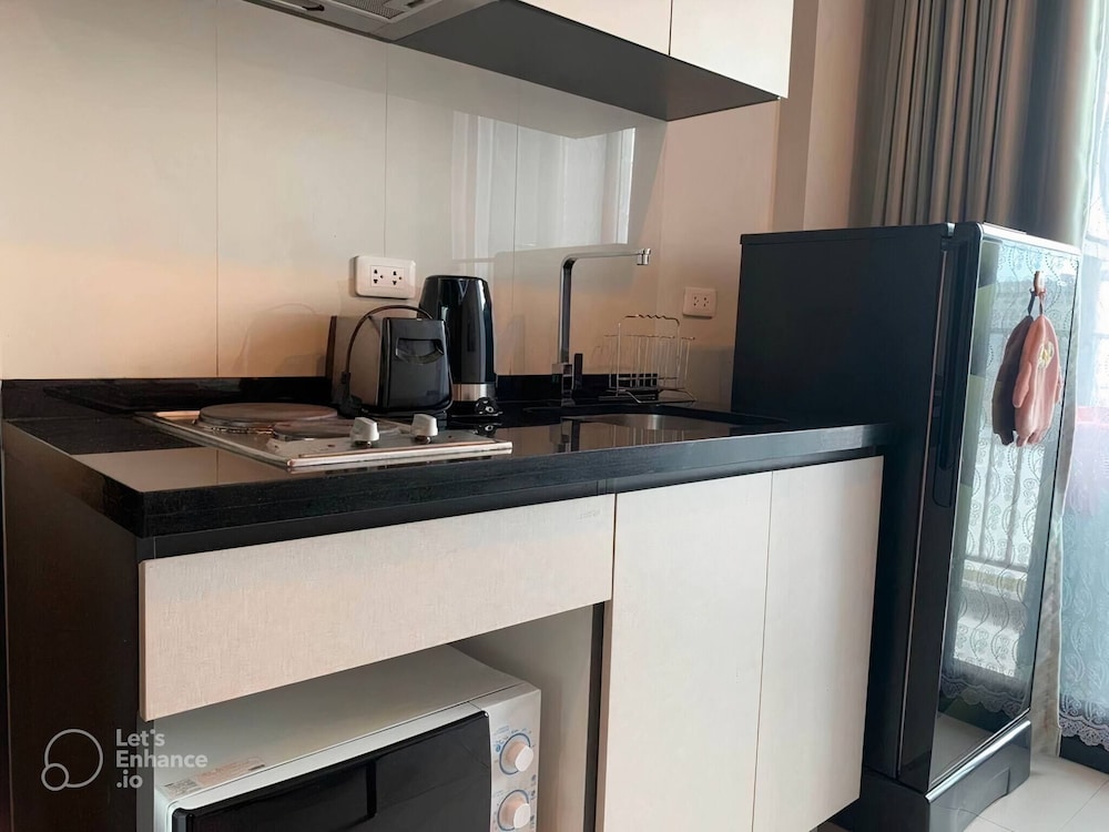 Fully Furnished Excellent Location -next to Beach