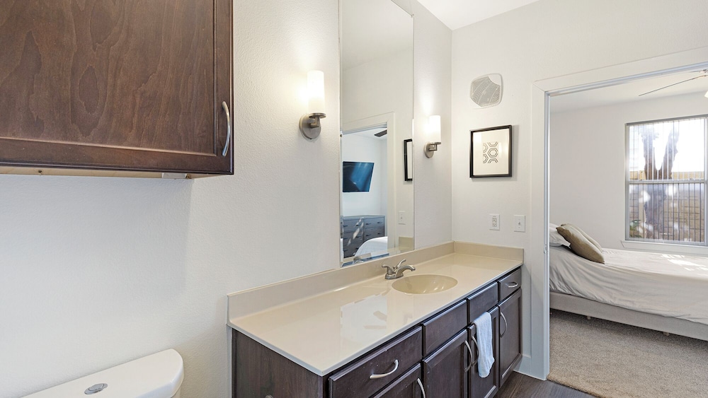 Landing Apartments - North Dallas