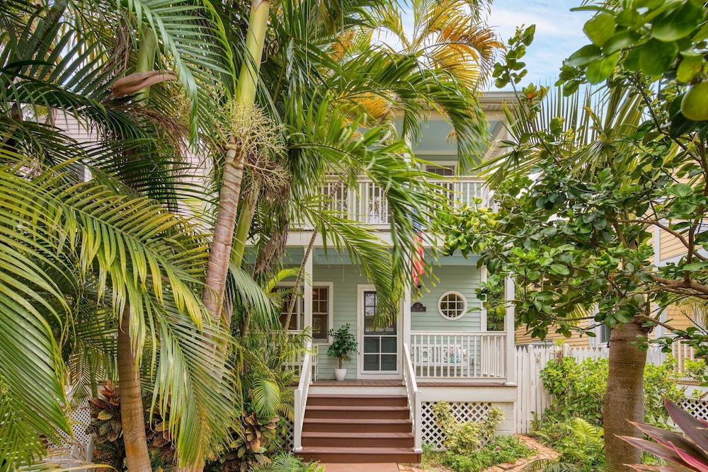 Keys to Paradise by Avantstay Balcony Pool Golf