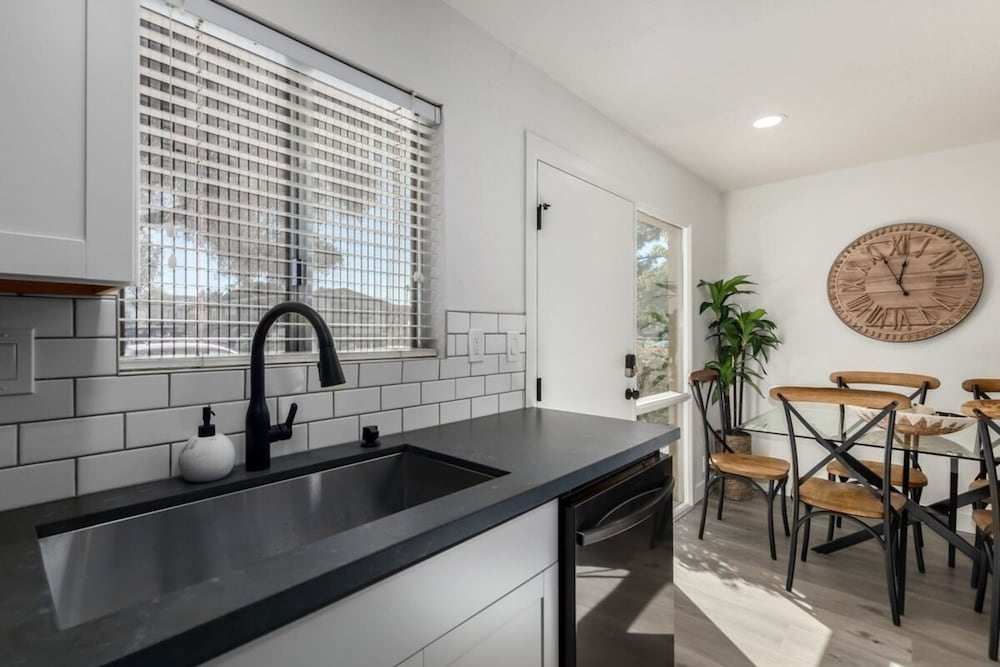 Luxe 2BR Townhouse 4 Heated Pools Walk 2 Old Town