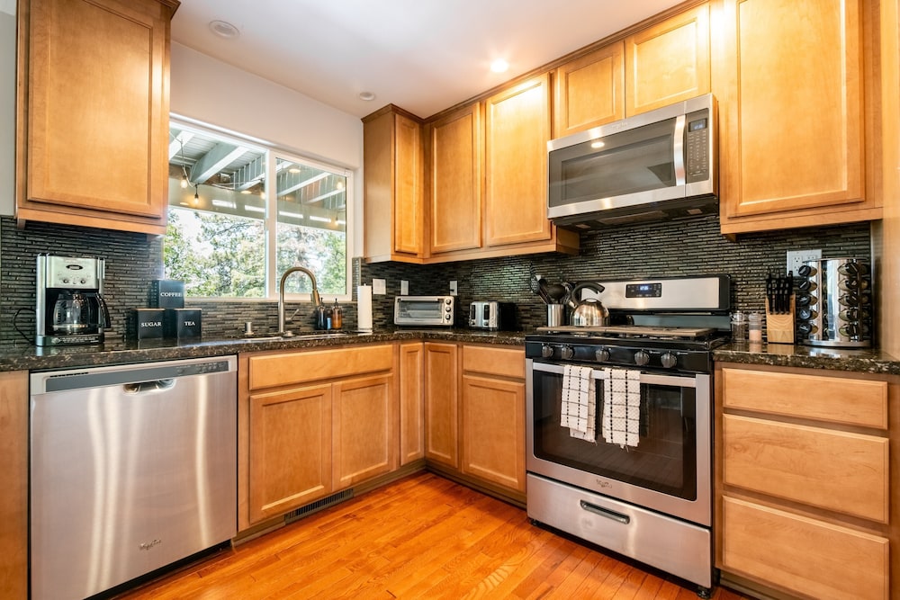 Lake Point by Avantstay2 Decks, Great Lake Views! view 5