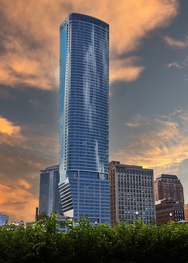 Panoramic Lake Views Premier Amenities for Groups