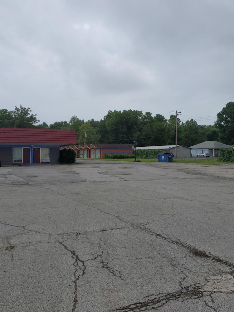 Gray Plaza Motel