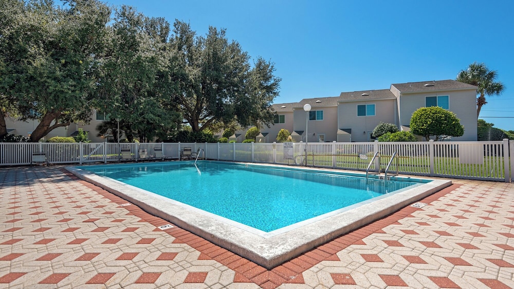 Beachside Retreat With Pools & Local Dining + Free Attraction Tickets!