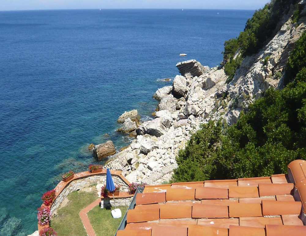 Apartment in Nisporto With Private Sea Access