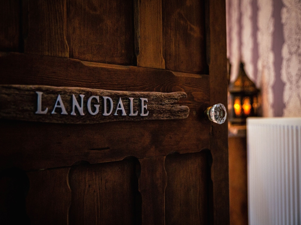 Lonsdale Villa Retreat