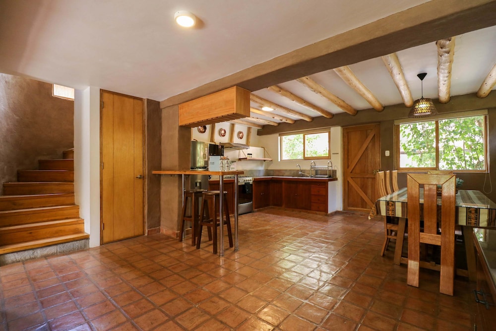 w Prestigious 3BR House in Villa Sagrado