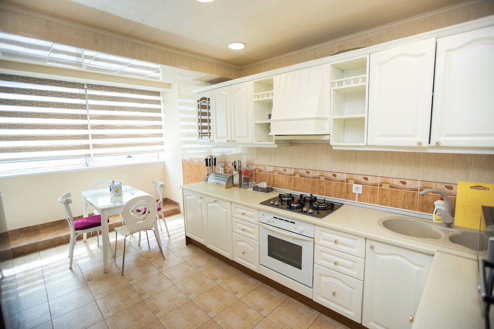 Dondar Apartment Formula 1 view