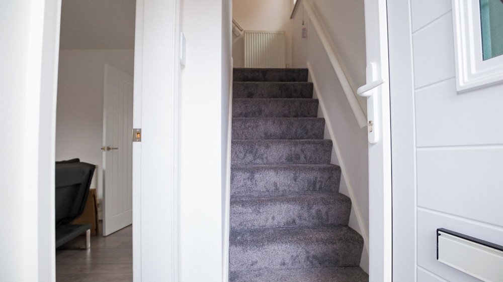 Housesleeps6-garden-parking-familly&contractors