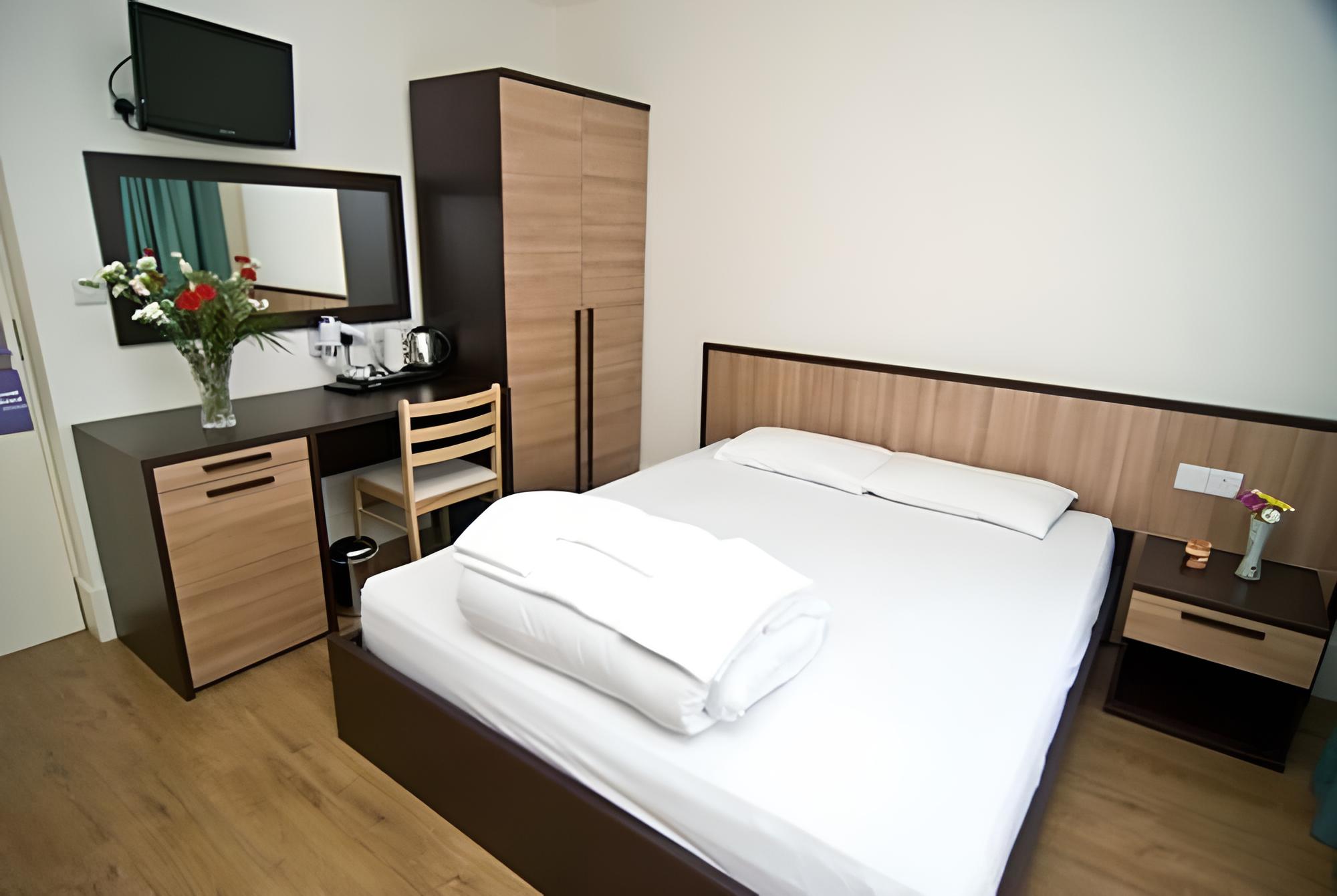 The London Pembury Hotel