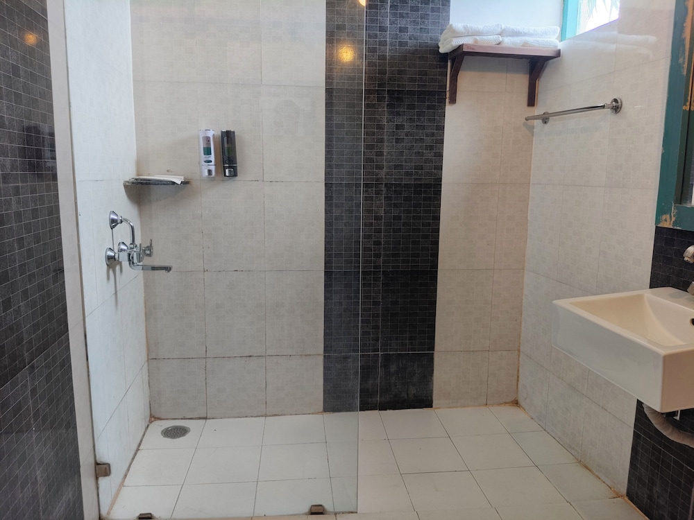 Aacorn Hideaway Resort & Spa