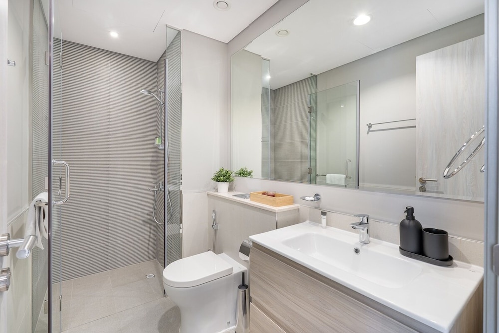Stylish 1-bedroom Apartment With Stunning Canal Views at Business Bay