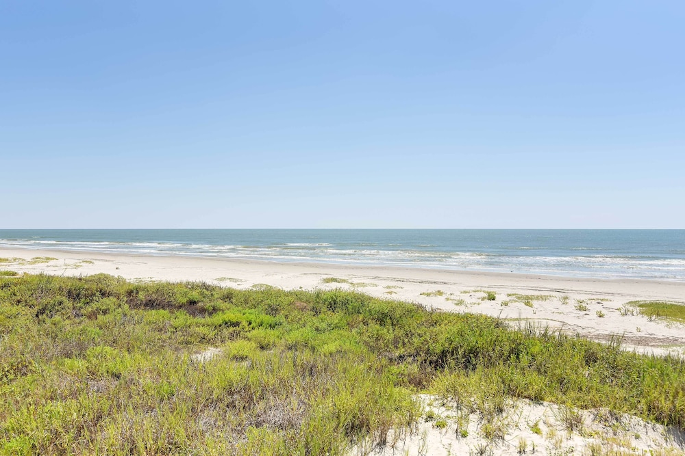 Pet-friendly Galveston Home w/ Wraparound Deck