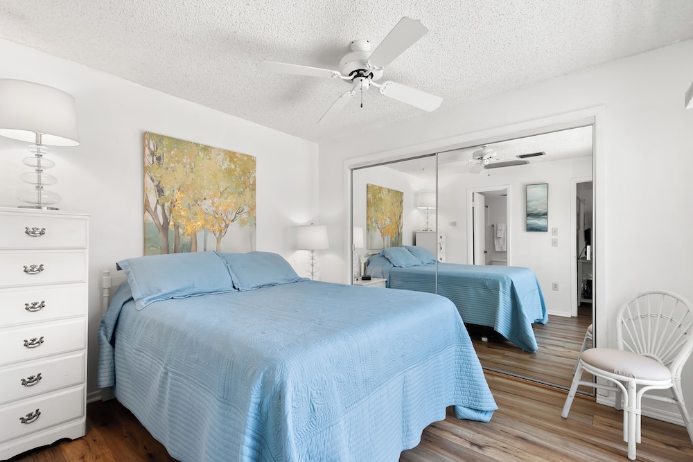 Madeira Beach Yacht Club 151H by Distinctive Beach Rentals