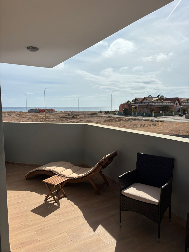 Joli Beach House - T1 Beautiful and Authentic Island Living