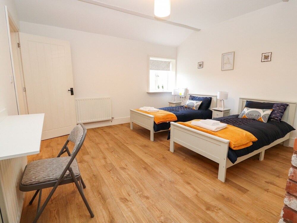Commonwood Cottage view 2