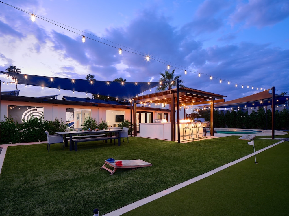 Sunburst Estate - Pool - Hot Tub - Tons of Games!