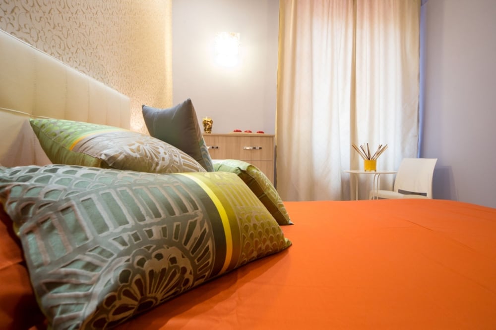 Mikale Rooms