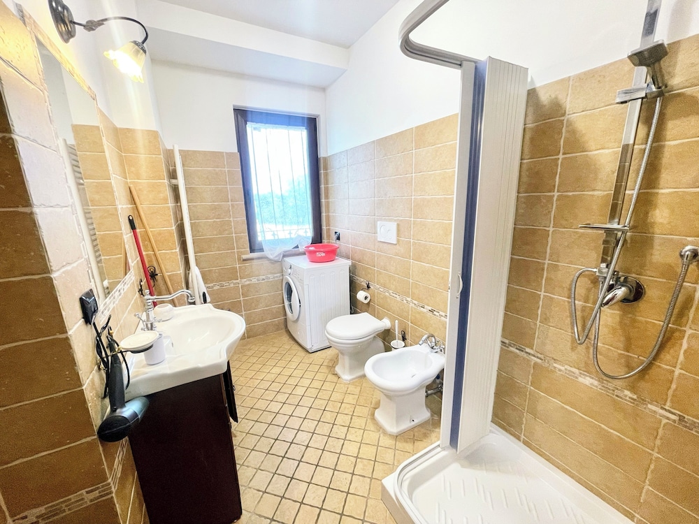 Charming Villa in Umbria - Sleeps 16 - Lake View - Pool, Jacuzzi and Events Room