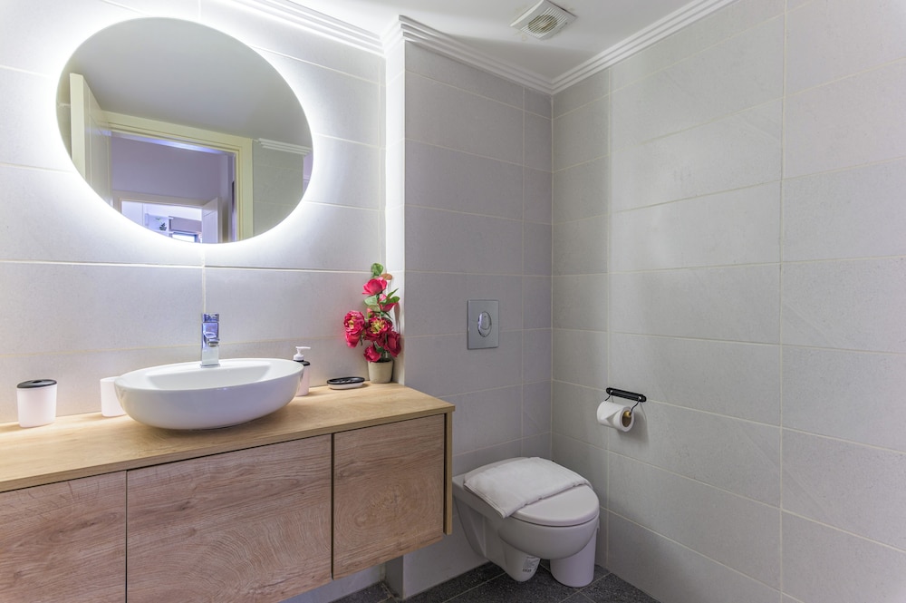 Orano -Chic 2-Bedroom Apt in Bsalim