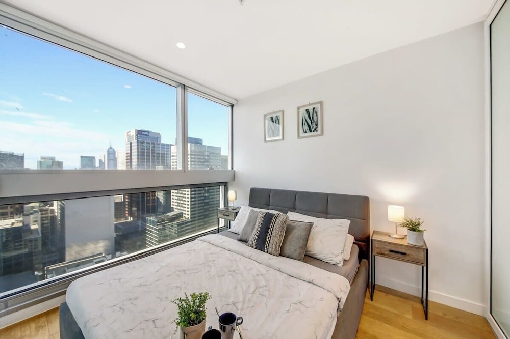 Stylish Pet-friendly 2BR Stay, Near Southern Cross