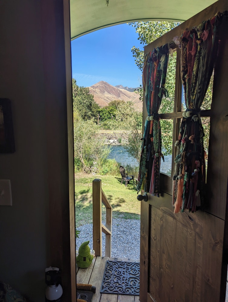 Salmon Gypsy Bed and Breakfast
