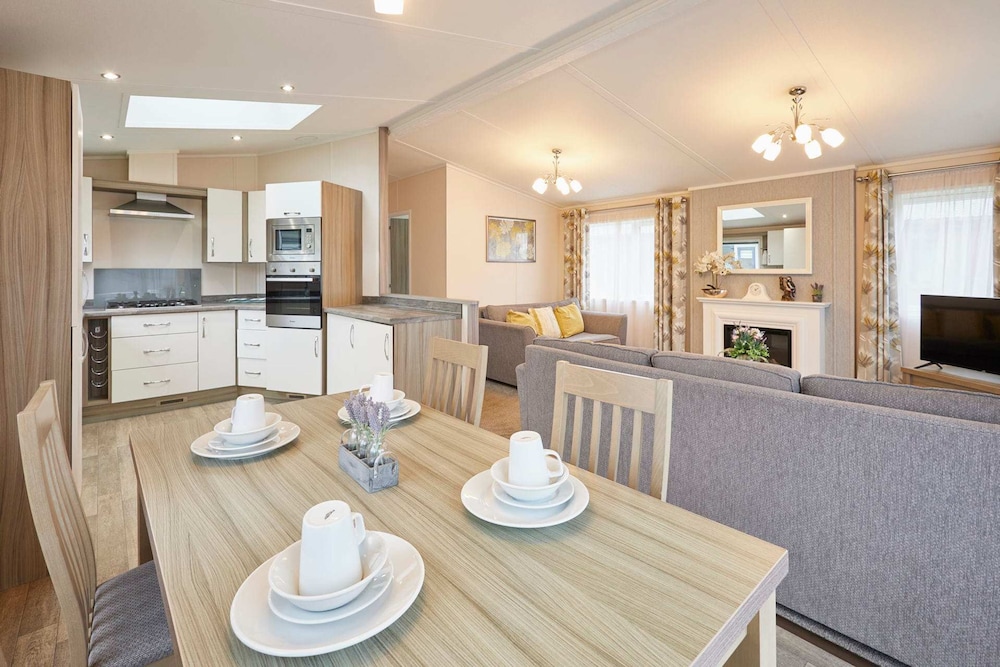 Host Stay Woodpecker Lodge