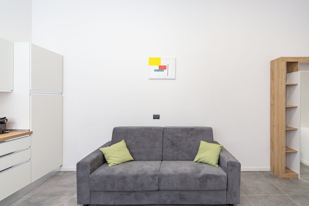 KHL apartments