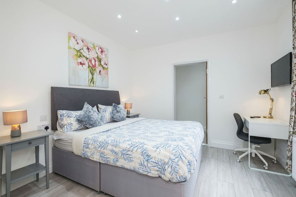 3 Bed 3 Bathroom Flat in Kensington A