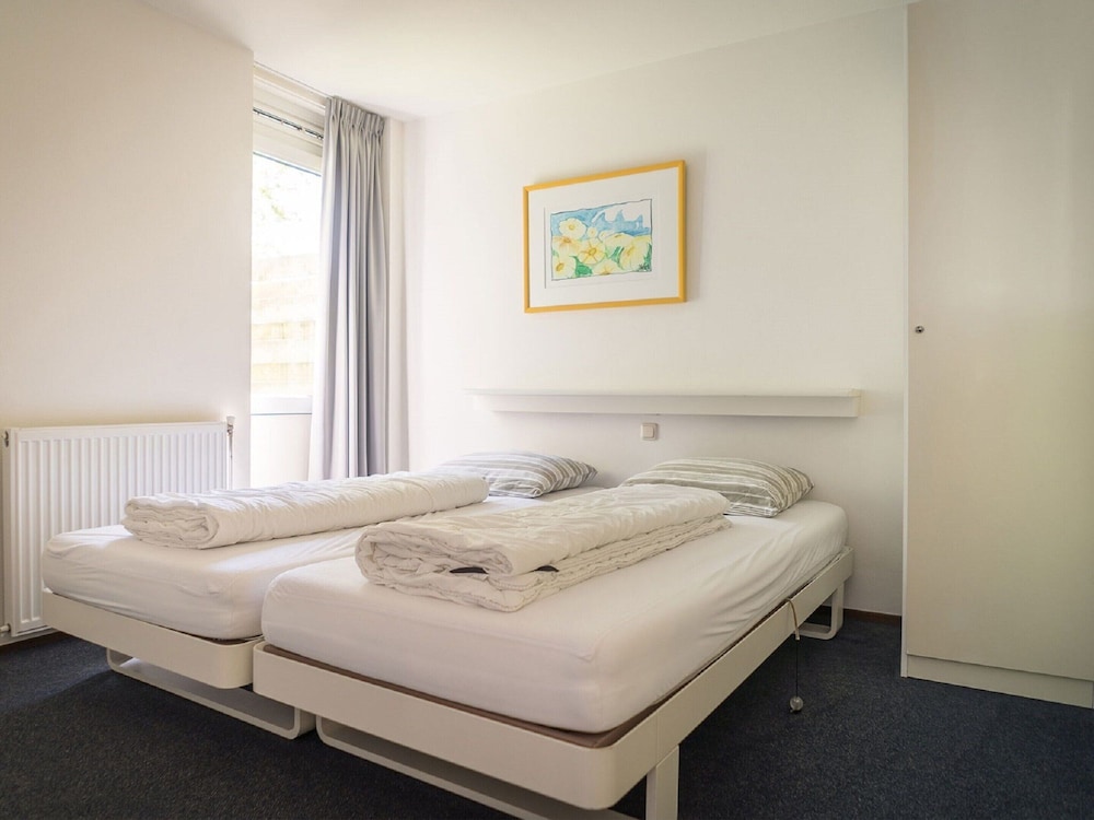 Well-kept Apartment, a Stone's Throw From the sea on Texel view 3
