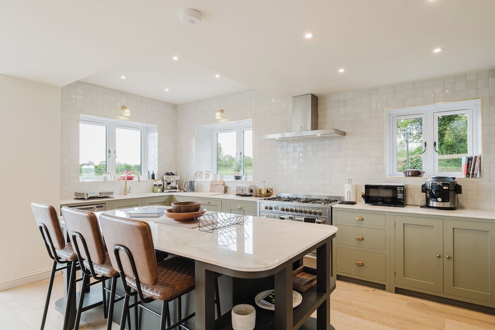 Mulberry Cottage 5BD in Wiltshire