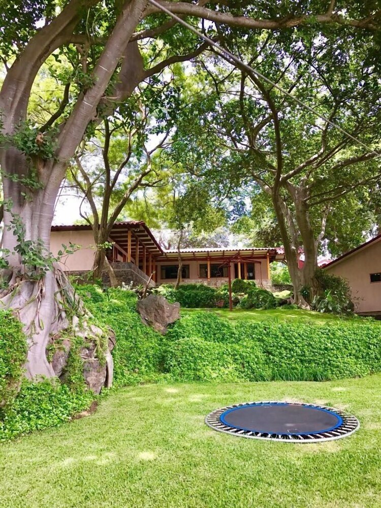 Beautiful Lake House Atitlan AT001