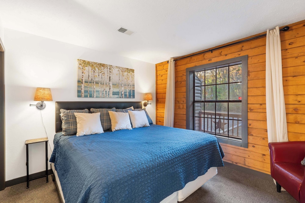 Whitetail Cabin Getaway for 6