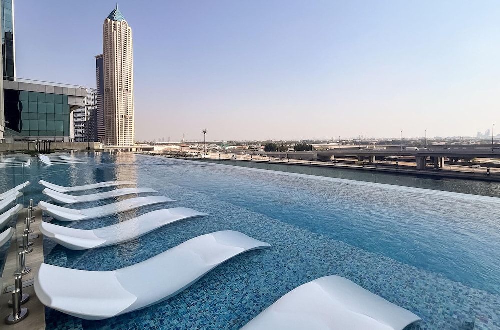Exclusive 1BR Urban Oasis Canal