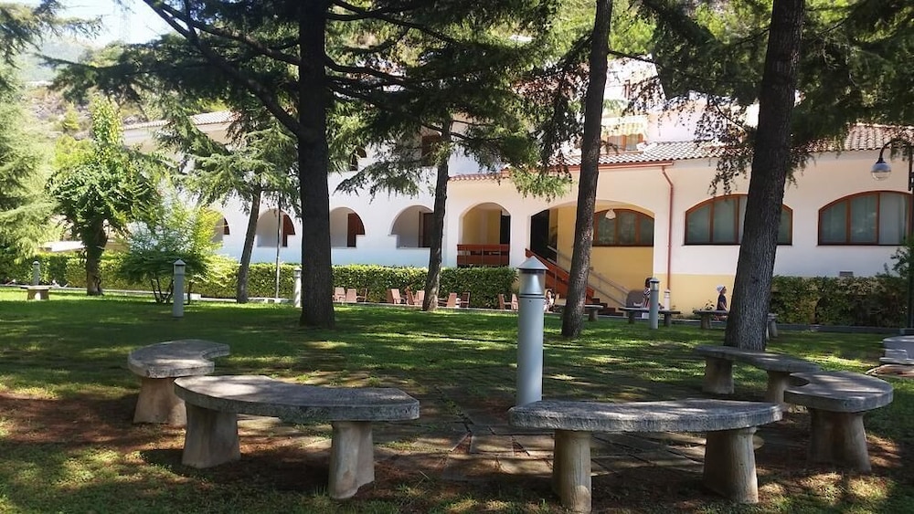 Villaggio Turistico La Mantinera Hotel