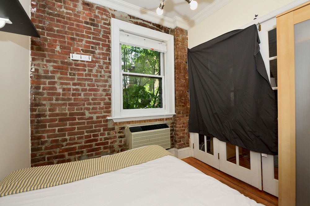 Charming 3-bedroom Apartment in Midtown West