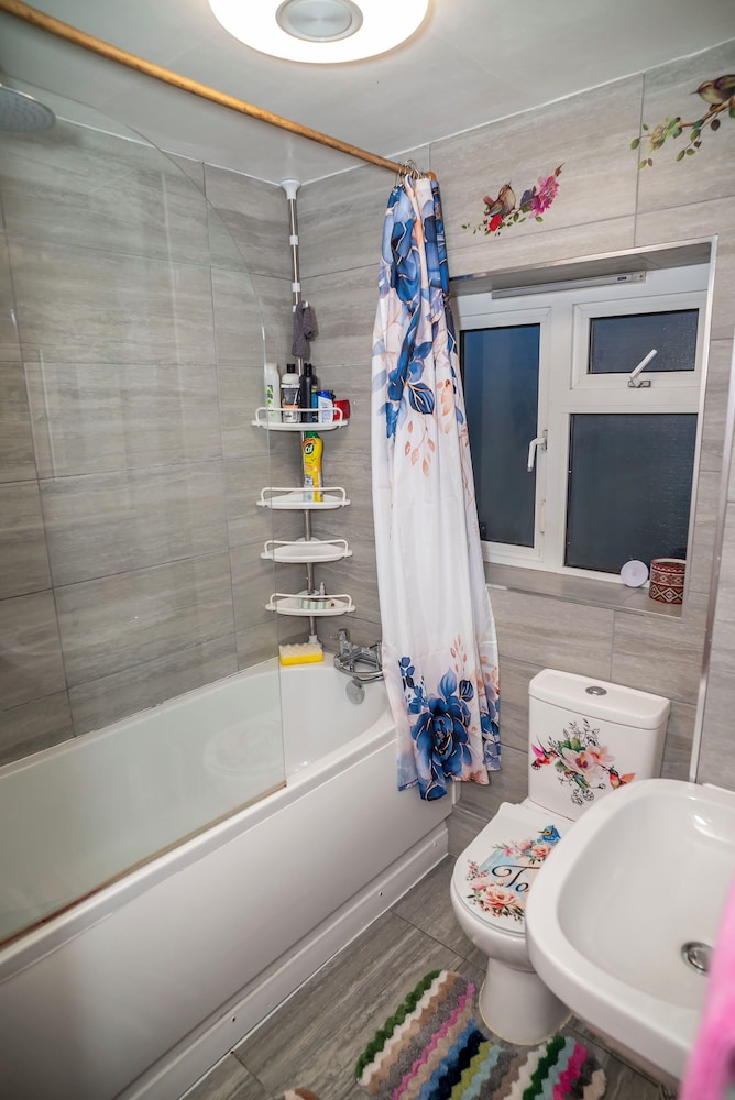 Room-charming London Guest Room With Gar