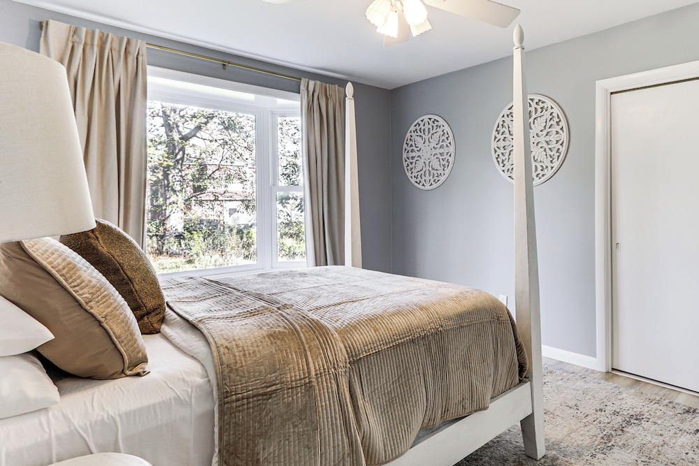 2 Mi to Uscg Academy! Convenient New London Home