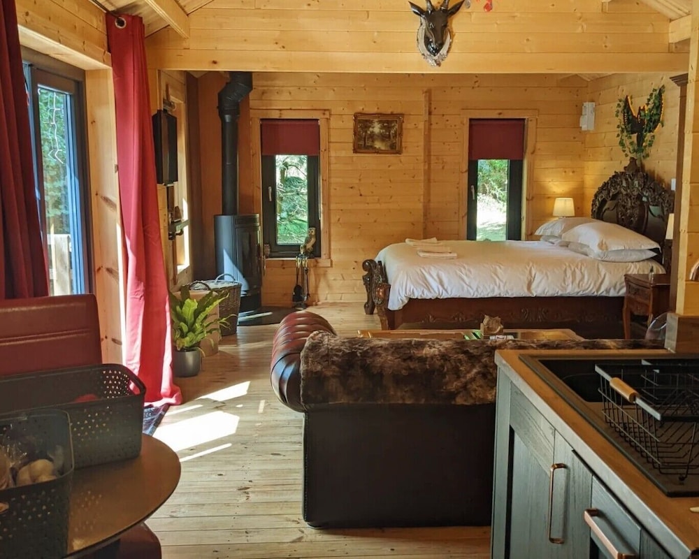 Owl Lodge With Hot Tub and Massage Treatments view 3