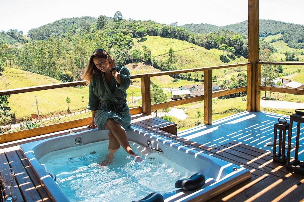 Prana Chalé com Hidromassagem na Serra