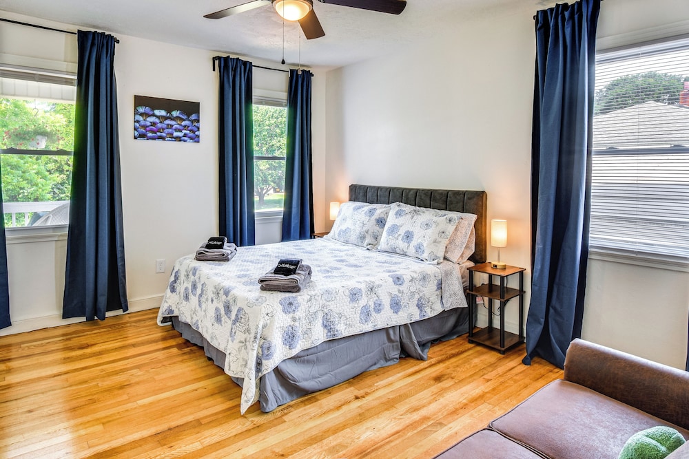 4 Mi to Clemson : Pet-friendly Seneca Cottage