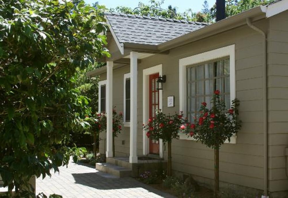 Hotel Inn on Randolph - Image 1